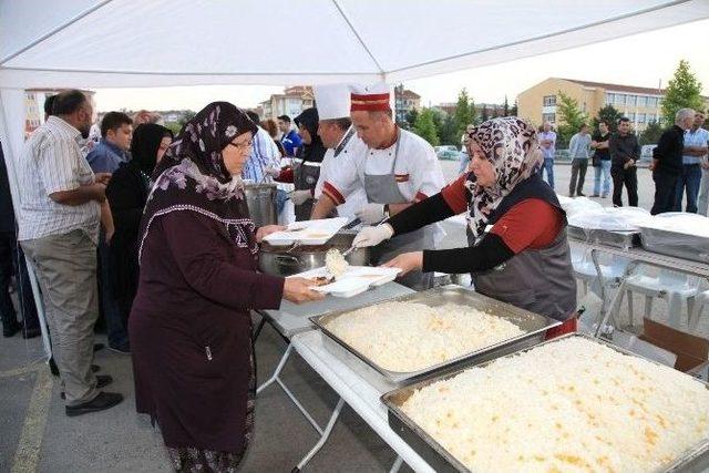 G&ouml;kmeydan İftarında Binlerce Kişi Buluştu 1