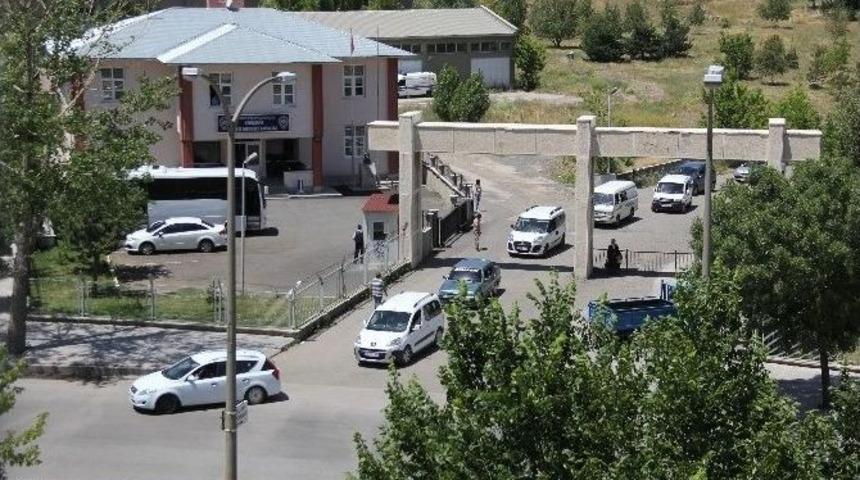 Erzurum&rsquo;da &Ouml;rg&uuml;t Yandaşları Otob&uuml;se Saldırdı