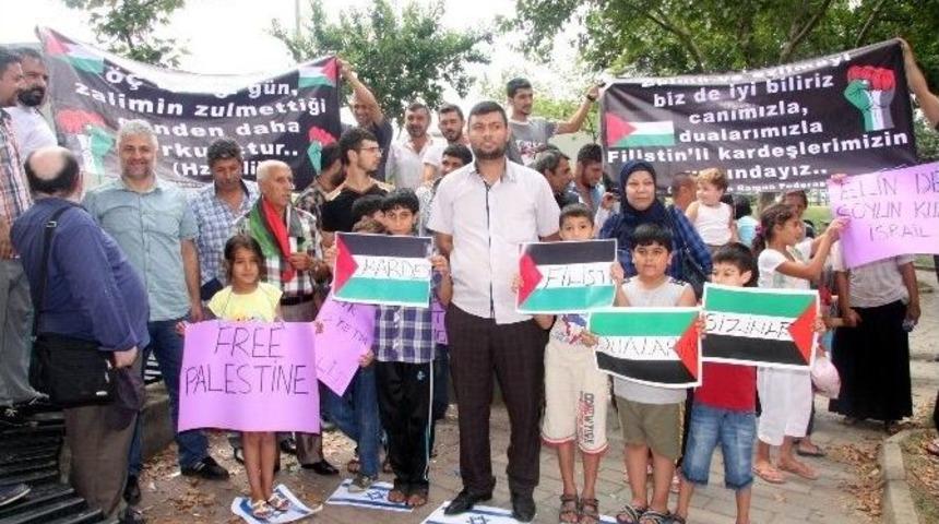 Romanlar Filistin'e Destek Vererek İsrail Bayrağı Yaktı