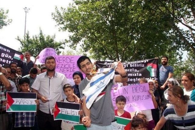 Romanlar Filistin e Destek Vererek İsrail Bayrağı Yaktı 1