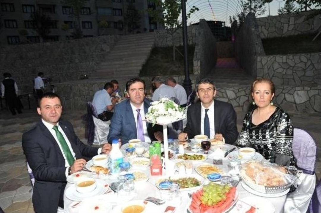 Tahsin Babaş, İftar Yemeği Verdi