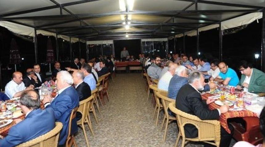 Et&uuml;&rsquo;de İftar Buluşması