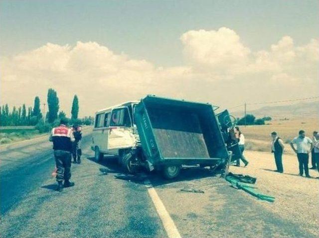 Afyonkarahisar’da Trafik Kazası: 4 Yaralı