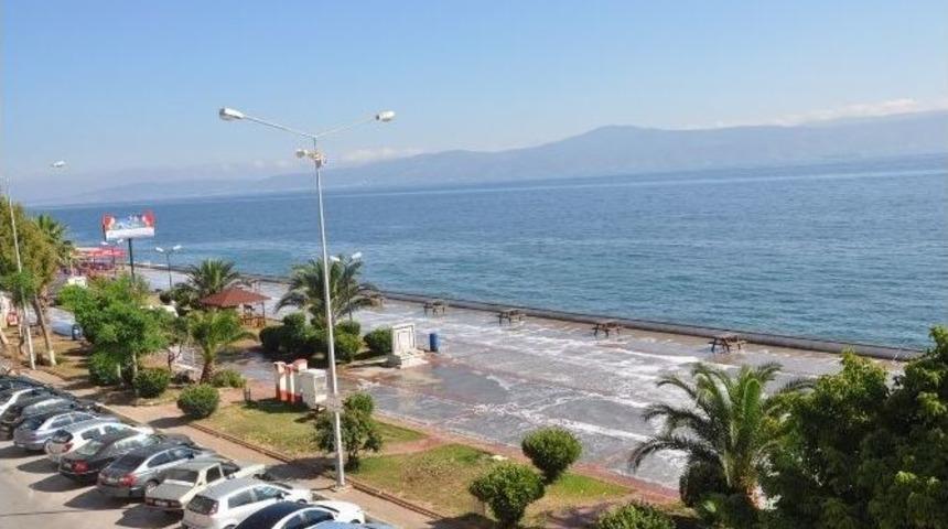 Mudanya Sahillerine Parf&uuml;ml&uuml; Ramazan Temizliği