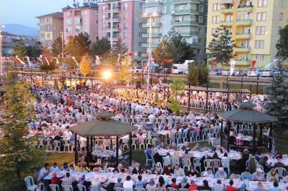 &Ccedil;orum Belediyesi&rsquo;nden Halk İftarı