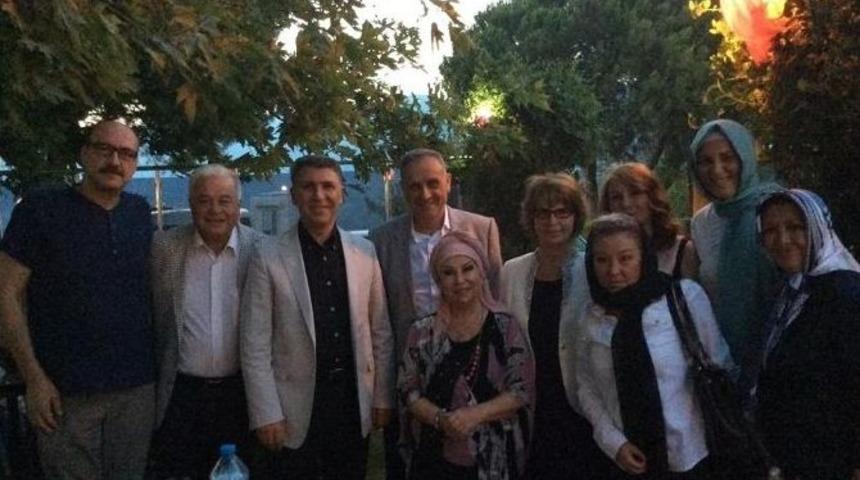 Bedia Akart&uuml;rk'ten İftarda Kaside