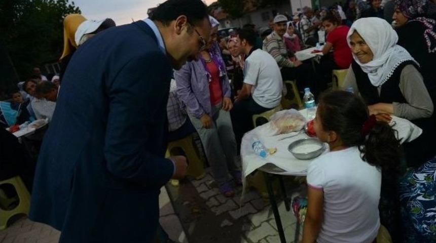 Başkan Cahan, İftar Sofralarında Vatandaşları Dinliyor