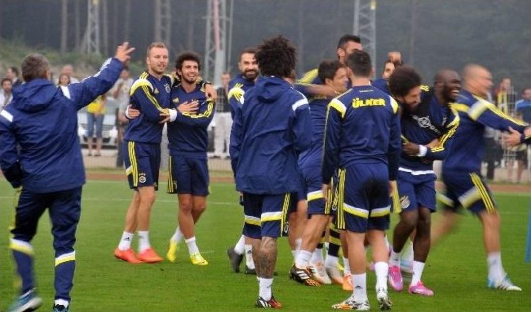 Fenerbah&ccedil;e&rsquo;de Neşeli Antrenman