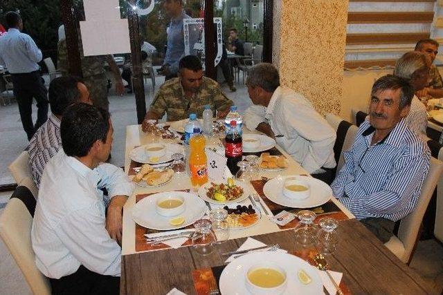 Jandarma K&ouml;y Korucularıyla İftarda Buluştu 1
