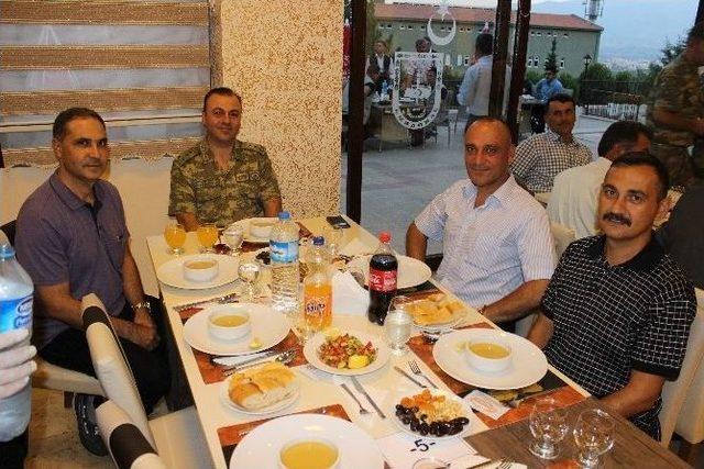 Jandarma K&ouml;y Korucularıyla İftarda Buluştu 3