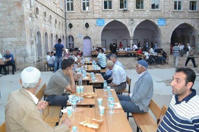 K&uuml;lt&uuml;r Turizm Derneğinden İftar Yemeği 1