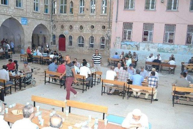 K&uuml;lt&uuml;r Turizm Derneğinden İftar Yemeği 2