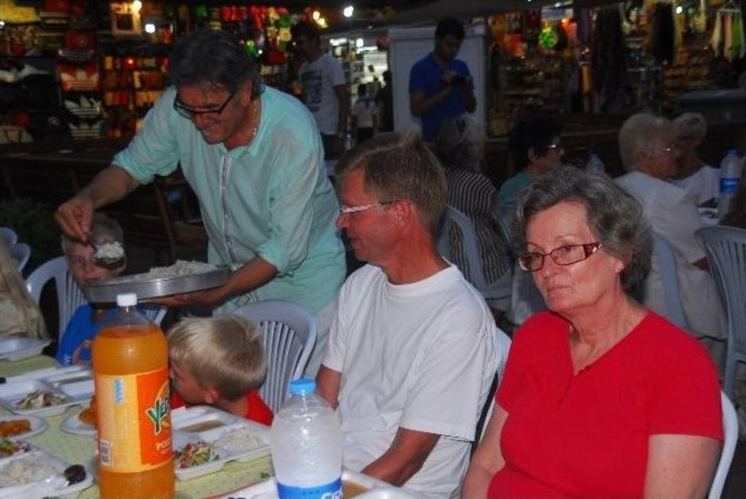 Alanya'da Yabancılara İftar