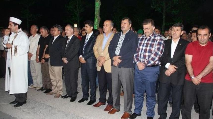 Ak Partili Milletvekilleri Gazze&rsquo;de Hayatını Kaybedenler İ&ccedil;in Gıyabi Cenaze Namazı Kıldı
