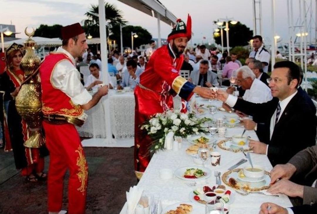 İş D&uuml;nyası İftarda Buluştu