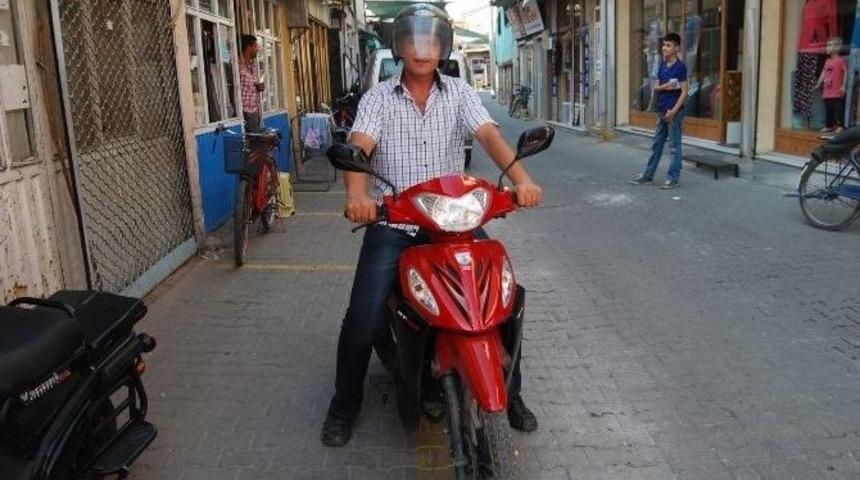 Kula'da Polis Hatalı S&uuml;r&uuml;c&uuml;lere G&ouml;z A&ccedil;tırmıyor