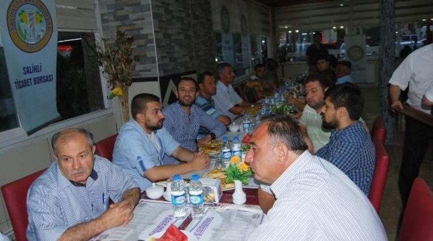 Salihli Ticaret Borsası&rsquo;ndan Kula&rsquo;da İftar Yemeği