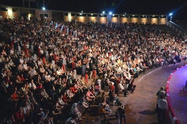Ahmet Özhan Balıkesir'de Konser Verdi