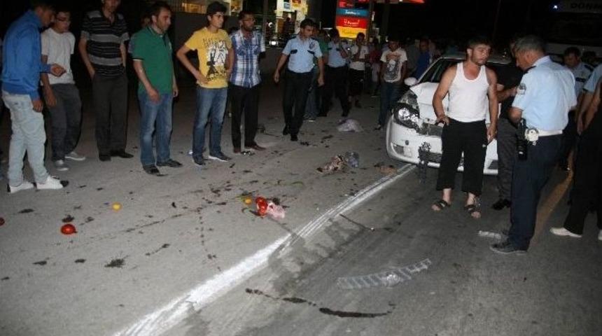 Otomobil Triport&ouml;re &Ccedil;arptı: 5 Yaralı