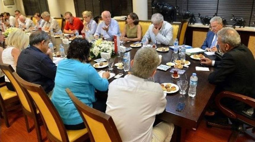 K&uuml;lt&uuml;rpark İ&ccedil;in Elele