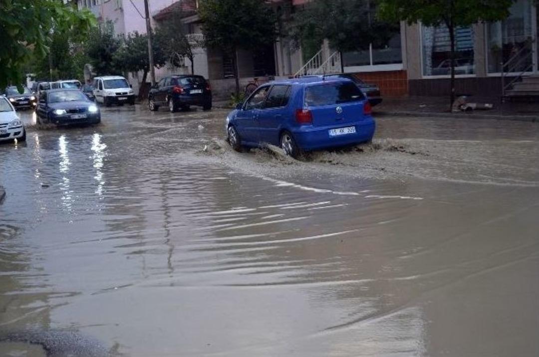 &Ccedil;orum&rsquo;da Ev Ve İş Yerleri Sular Altında Kaldı