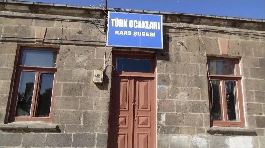 Kars&rsquo;ta T&uuml;rk Ocakları Şubesi&rsquo;ne Saldırı