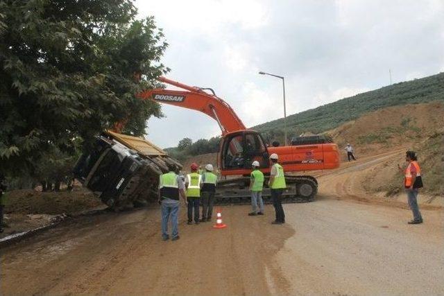 Yol Çalışmasında Facia Kıl Payı Atlatıldı