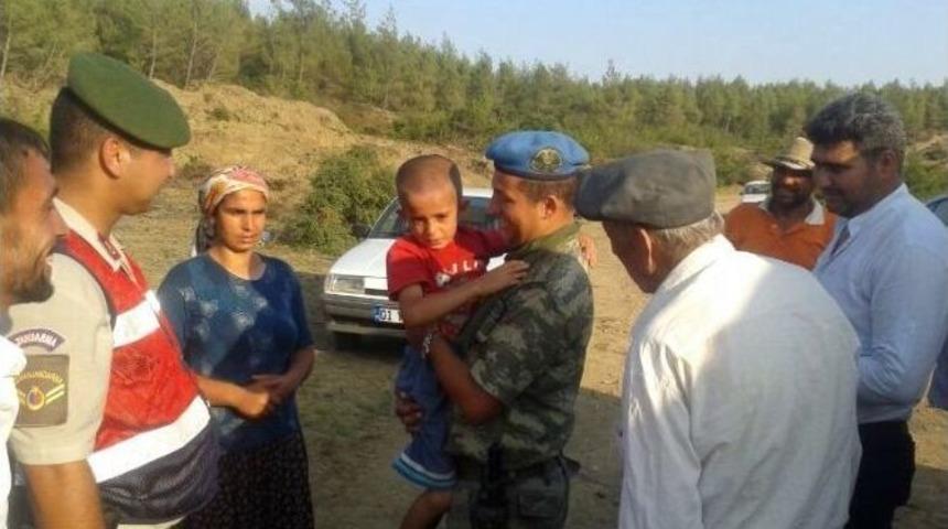 Ormanda Kaybolan Çocuğa Jandarma Şefkati