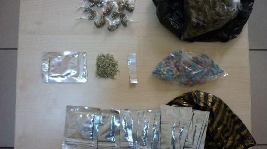 İzmir’de Uyuşturucu Tacirlerine Operasyon