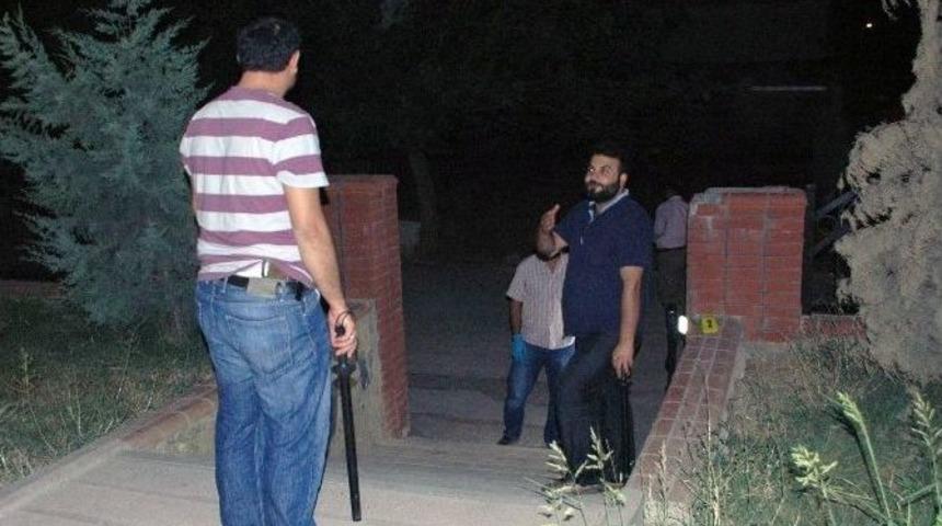 Semt Parkı İ&ccedil;erisine Silahlı Kavga: 1 Yaralı