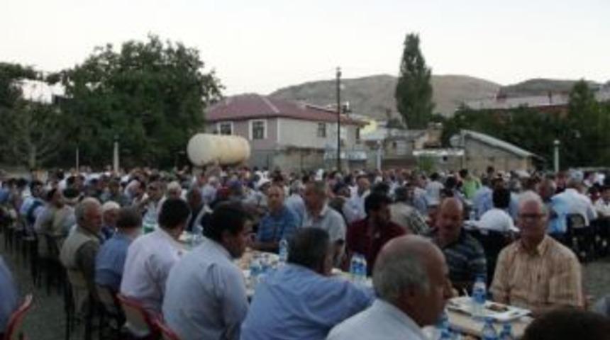 &Ccedil;&uuml;ng&uuml;ş Kaymakamı &Ccedil;elikel İftarda Vatandaşlarla Bir Araya Geldi