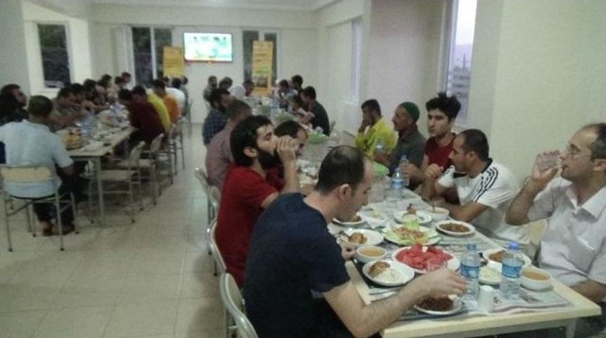 Keğider'den Vatandaşlara İftar Yemeği