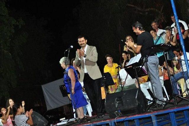 Foça’da Türkü Dolu Akşam 3