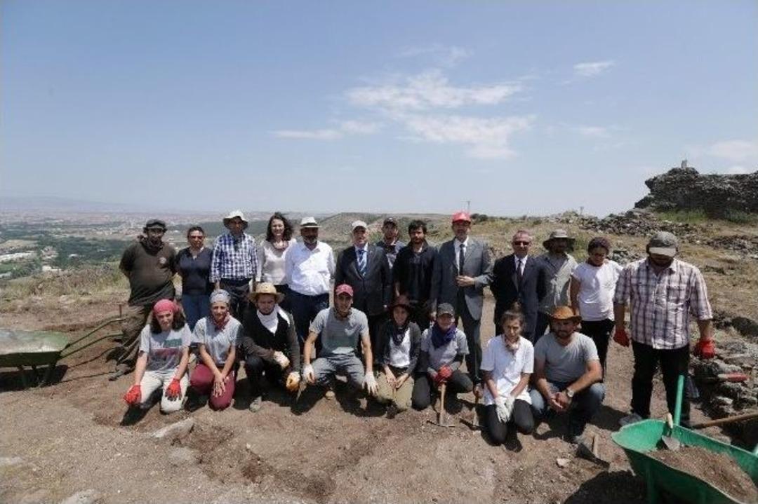 Vali G&uuml;ng&ouml;r Azim Tuna Osmanlı&rsquo;nın İlk Fethetti Kalede