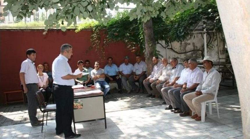 K&ouml;pr&uuml;başı'nda &Ccedil;ift&ccedil;ilere Makine Ekipman Desteği