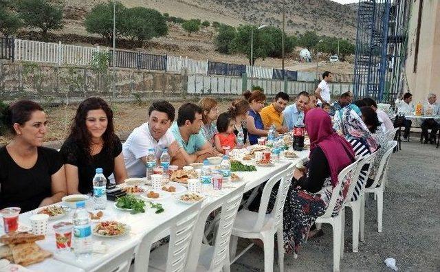 Derik Devlet Hastanesi Personeli İftarda Buluştu