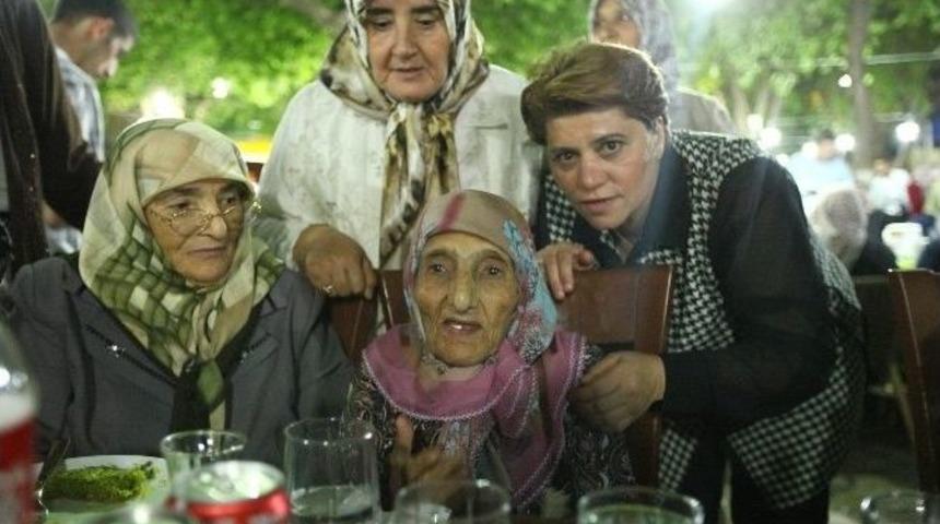 B&uuml;y&uuml;kşehir, Yaşlıları İftarda Buluşturdu