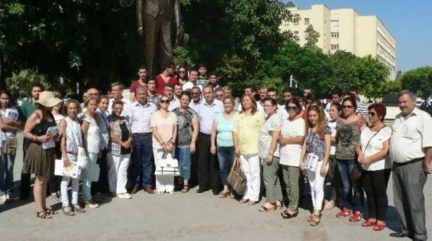 Chp Adana İl &Ouml;rg&uuml;t&uuml; İhsanoğlu İ&ccedil;in Broş&uuml;r Dağıttı