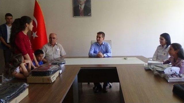 Kulp ta En &Ccedil;ok Kitap Okuyan &Ouml;ğrencilere &Ouml;d&uuml;l 1