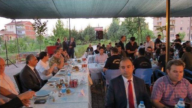 &Ccedil;evik Kuvvet Ve &Ouml;zel Harekat Polisine İftar 1