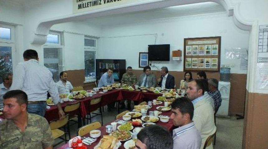 Koyulhisar&rsquo;da Şehit Aileleri Ve Gaziler İftar Yemeğinde Buluştu