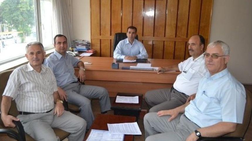 Kula'da 1392 &Ouml;ğrenci Sıcak Yemek Yiyecek