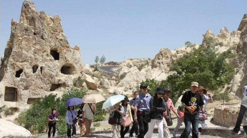 Kapadokya B&ouml;lgesine Yerli Ve Yabancı Turistlerin İlgisi S&uuml;r&uuml;yor
