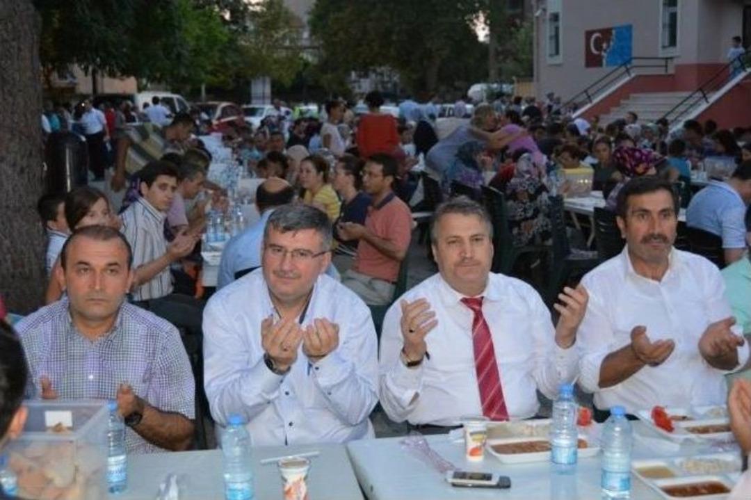 Tevfikiye Mahallesi'nde Birlik Ve Beraberlik Gecesi&rlm;