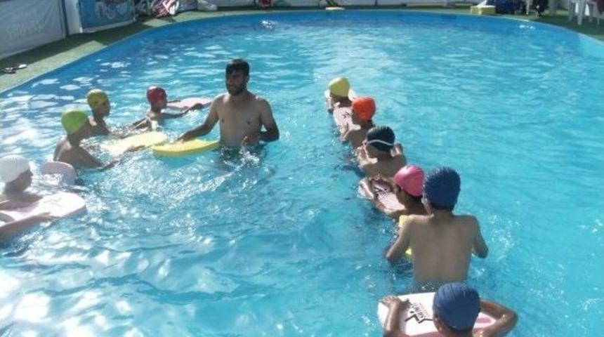 B&uuml;y&uuml;kşehir&rsquo;den &Ccedil;ocuklara Y&uuml;zme Kursu