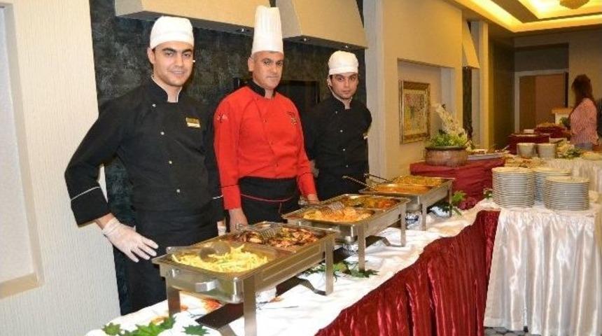 Grand Otel 51 &Ccedil;eşit Men&uuml;s&uuml;yle Niğdelileri İftara Bekliyor