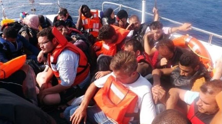 Sahil G&uuml;venlik 102 Sığınmacıyı Kurtardı