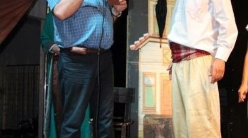 Kırklareli'de 'satılık Mahalle' Adlı Oyun Sahneledi