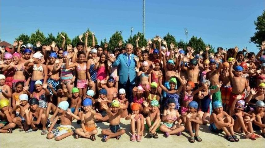 Y&uuml;zme Kursunda İlk Sertifikalar Dağıtıldı