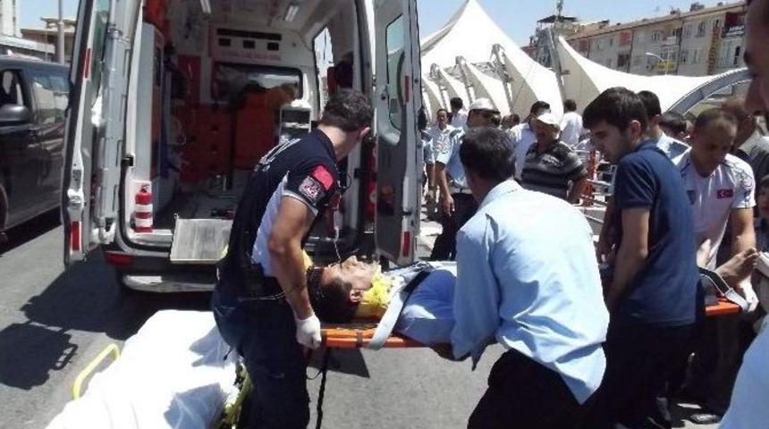 Otomobilin &Ccedil;arptığı Şahıs Yaralandı